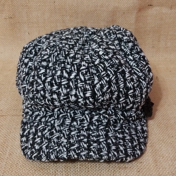 Black/White hat - Picture 2 of 8